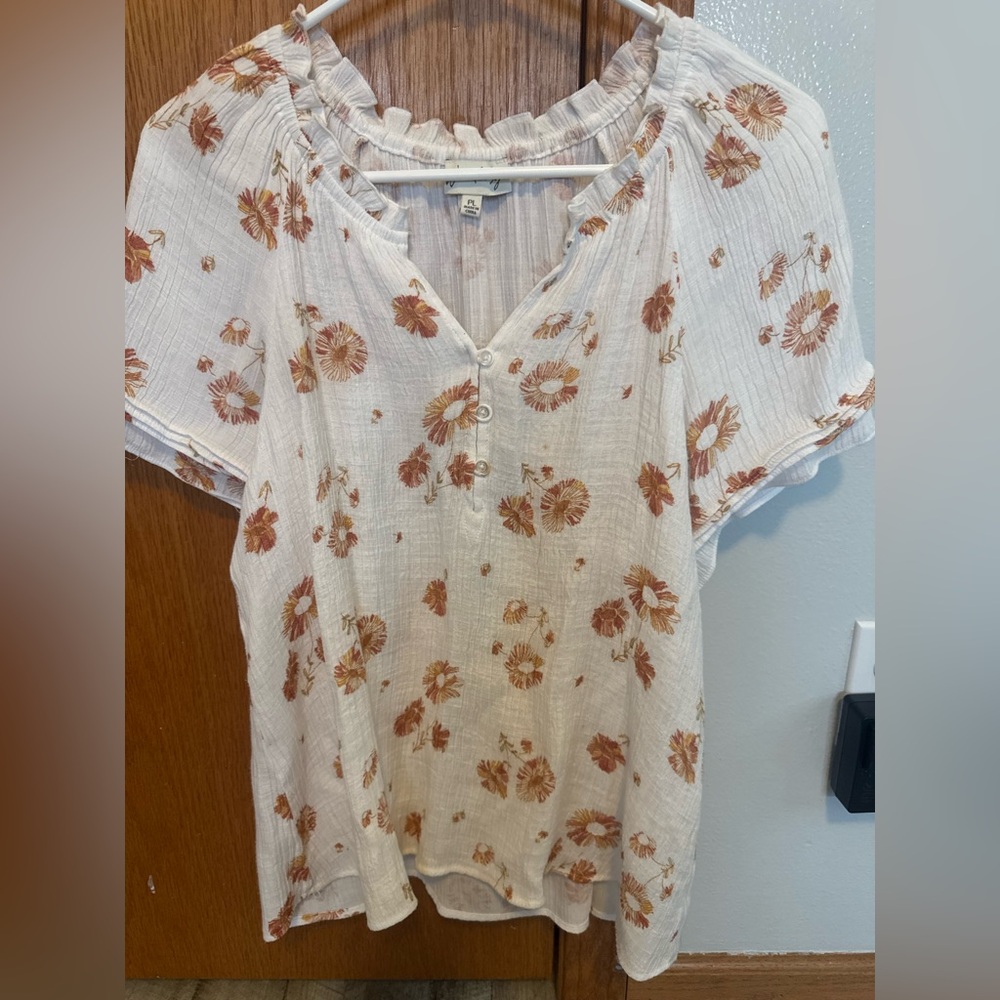 short sleeve blouse, double petal sleeve, white with tan/rust floral print